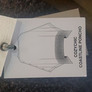 Barefoot dreams poncho NWT